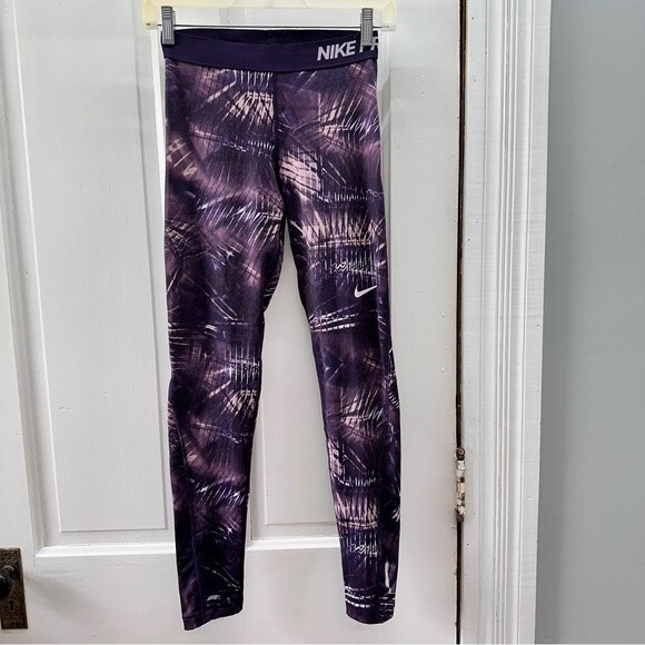 Nike Pro dri-fit purple printed leggings women’s small lay flat inseam of 27.5 - Picture 1 of 5